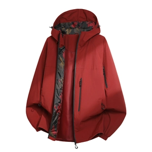 Herren Outdoor-Windjacke in Rot mit Camouflage-Futter und wasserabweisendem Stoff