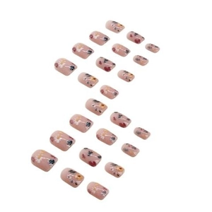 Short square press-on nails set with elegant pink base and white daisy floral patterns