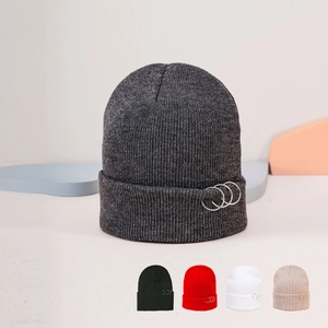 Bonnet En Tricot Streetwear Avec Trois Anneaux Métalliques Revers Chaud Hiver Acrylique Casual Punk Unisexe Couleur Unie