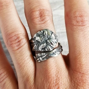 Vintage floral engraved silver open ring with adjustable band for women's fashion