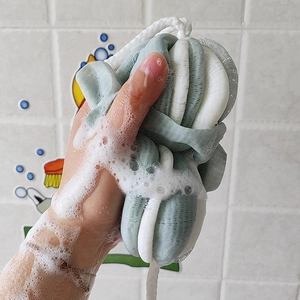 Dual-color stretchable mesh bath sponge in grey and white with rich soap foam