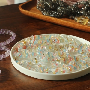 Bracelet à fleurs en pierres colorées avec cristaux pastel et fermoir doré pour femme