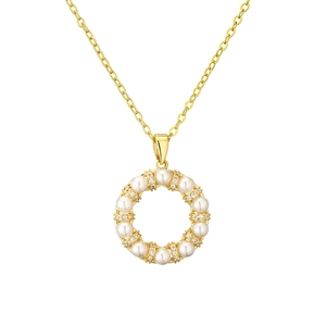 Collier doré élégant avec pendentif circulaire orné de perles blanches et cristaux