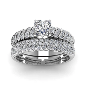 Ensemble de bagues torsadées avec zircon en forme de cœur et détails en pavé