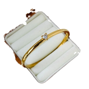 Elegant gold stainless steel heart bracelet featuring a sparkling zircon in a gift box