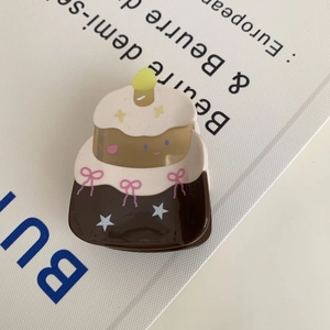 Pinza per capelli a forma di torta di compleanno in acetato caffè e rosa con candela