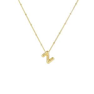 Detailansicht eines goldenen 3D-Buchstaben-Z-Anhängers mit einer eleganten Perlenkette