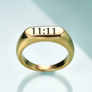 Anello minimalista in acciaio inossidabile placcato oro 18K con incisione 11:11