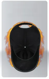 Détail d'une casquette de baseball en cuir PU noir avec doublure en polaire thermique d'hiver