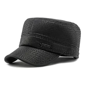 Herren Winter Flat-Top Militär-Mütze aus Kunstleder mit Ohrenschutz in klassischem Schwarz