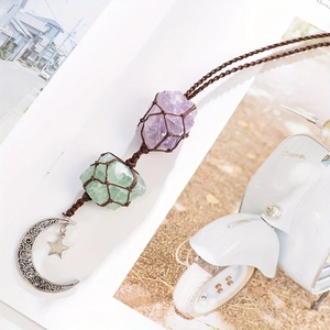 Pendentif fait main en améthyste brute et cristal vert avec breloques lune et étoile
