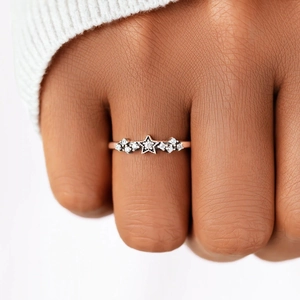 Sparkling S925 sterling silver star ring in rose gold finish for women's fashion
