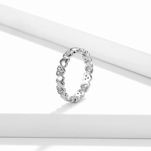 Minimalist S925 sterling silver heart ring with alternating polished and pavé settings