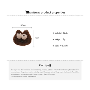 Detail view of plush cartoon brooch showing 4x5.5cm size and 6g lightweight specifications