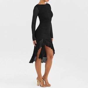 Robe moulante noire à manches longues avec empiècement en mesh et ourlet à volants