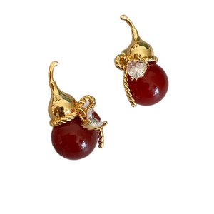 Gold plated gourd earrings with red agate and heart-shaped zircon in a vintage style