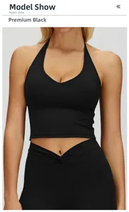 Détails de la brassière de sport dos nu et du legging de yoga noir à taille croisée