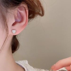 Élégant ensemble de 6 paires de boucles d'oreilles cœur dorées avec incrustation zircon