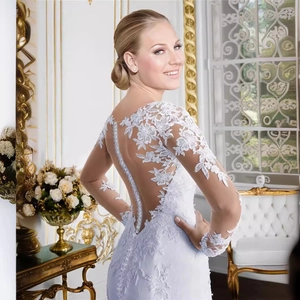 Robe de mariée élégante en dentelle blanche à manches longues avec dos en V sexy