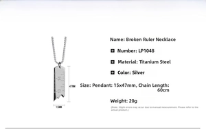 Gros plan du pendentif règle 15x47mm en acier titane avec des graduations très détaillées