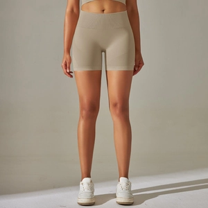 Vue détaillée du short de yoga sans couture à taille haute avec mesh et texture côtelée
