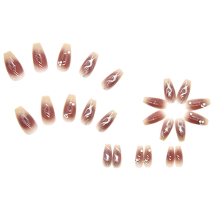Faux ongles cercueil longs ombré marron et nude avec flammes argentées et strass