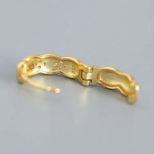 925 silver geometric quilted gold hoop earrings with diamonds in an open hinge view