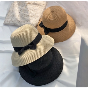 Detailed straw sun hats in beige, khaki and black with elegant black bow ribbons