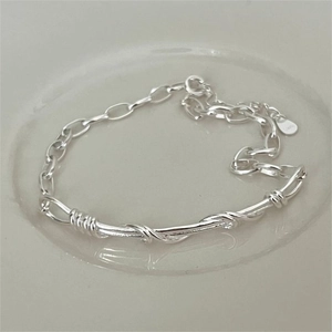 S925 sterling silver handmade twisted wire chain bracelet on minimalist gray ceramic plate