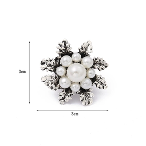 Elegant 3cm snowflake pearl brooch with vintage silver flower petals for women