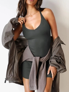 Body en maille côtelée gris foncé sans manches coupe ajustée pour la mode d'été femme