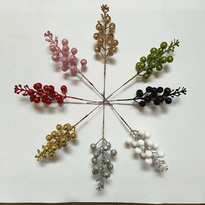 Sparkly Christmas glitter berries in eight colors for DIY wreaths and tree decoration