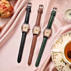 Montres à quartz tonneau vintage pour femmes avec bracelets en cuir en trois couleurs