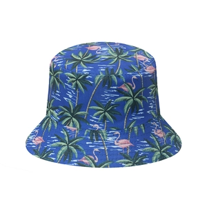 Chapeau bob bleu marine avec imprimés tropicaux de palmiers et flamants roses pour la plage