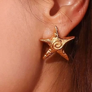 Starfish gold stud earrings in titanium steel for women's ocean beach vacation style