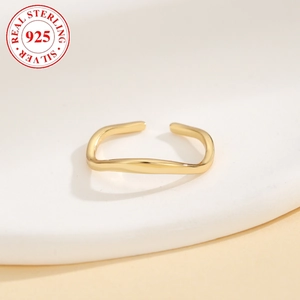 Minimalist wave-shaped adjustable open ring in gold-plated 925 sterling silver for women