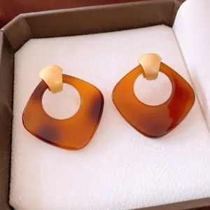 Boucles d'oreilles rétro géométriques en acétate écaille ambre et couleurs beige
