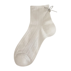 Chaussettes mi-hautes crème style ballerine avec nœud papillon et maille ajourée