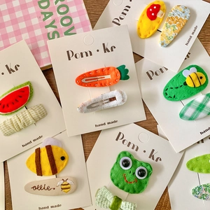 Handmade cartoon animal felt hair clips set with carrot and bee patterns on card