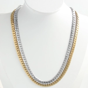 Flat curb chain necklaces in 18k gold plated and silver stainless steel on a model