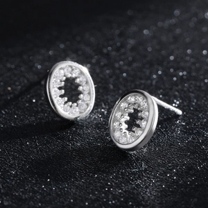 Élégantes boucles d'oreilles ovales en argent S925 avec zircons scintillants sertis