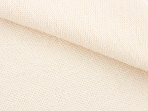 Dettaglio macro del morbido tessuto in pile lavorato a maglia bianco avorio di qualità