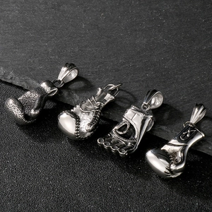 Détails de quatre pendentifs gants de boxe en acier inoxydable au style vintage