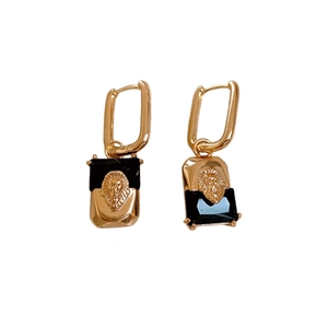 Vintage gold plated lion head earrings with black rectangular zircon and U-shaped hoop