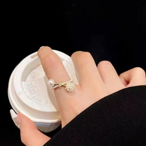 Elegant Artificial Pearl Ring French Retro Niche Design Alloy Rhinestone Cluster Adjustable Open Finger Jewelry For Women