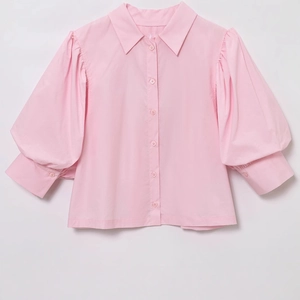Pink poplin shirt featuring stylish puff sleeves and a classic lapel collar design