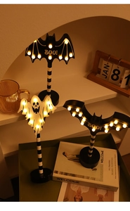 Halloween houten LED nachtlampje met geest en vleermuis vormen voor gezellige sfeer.