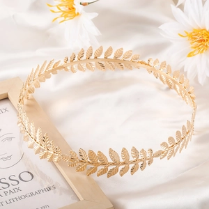 Serre-tête élégant couronne de feuilles dorées sur soie blanche et décor floral