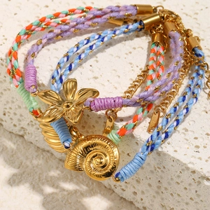Bracelets en corde d'acier inoxydable plaqué or 18 carats avec breloques fleurs et coquillages