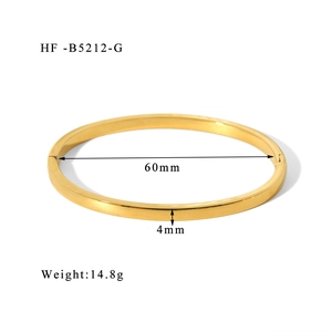 Detail view of 4mm 18K gold plated titanium steel bangle with 60mm inner diameter